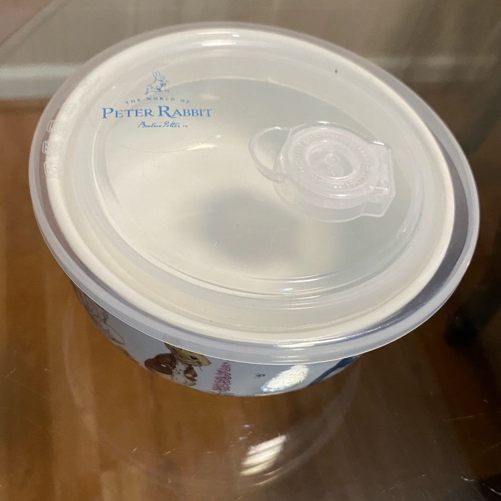 Beautiful Color Peter  Rabbit Bowl With Lid Collectible - Picture 6 of 6